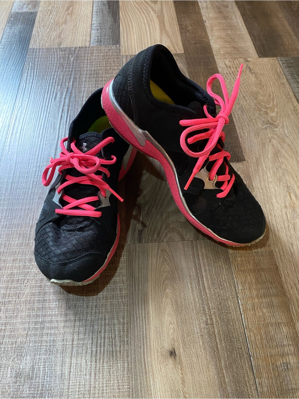 Under Armour Women's Black and Pink Athletic Sneakers